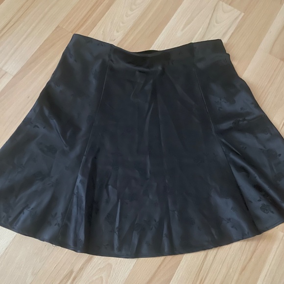Black mini skirt - Picture 3 of 3